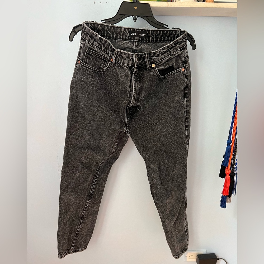 Zara straight leg black jeans with no distressing :)